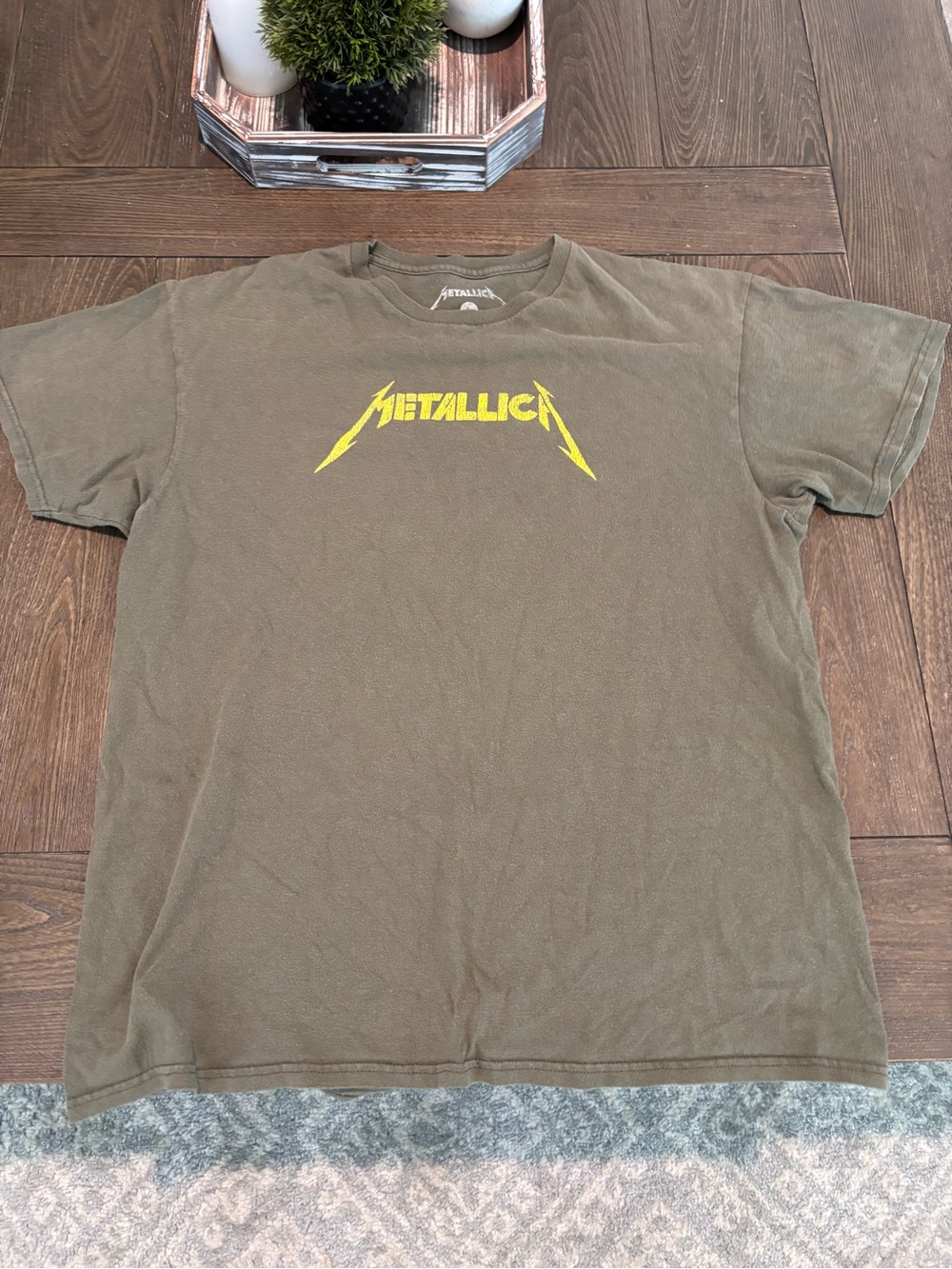 Metallica Logo Short Sleeve Tee in Olive Green